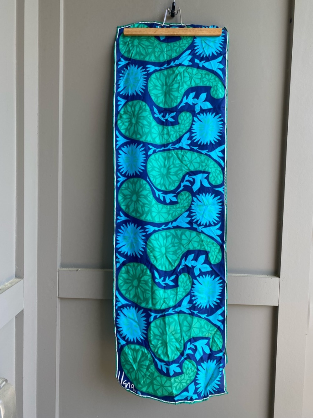 Vera by Vera Neumann Vintage Silk Paisley Rectangular Scarf - Picture 4 of 10